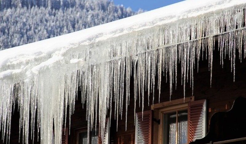 Жители посёлка в Карелии замерзают от холода и отсутствия электричества в домах