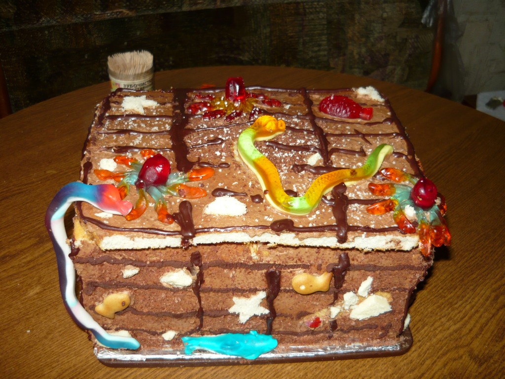 Торт сундук с украшениями