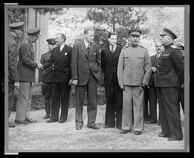 Если взглянуть на Сталина повнимательнее... Если взглянуть на Сталина повнимательнее... Война и мир