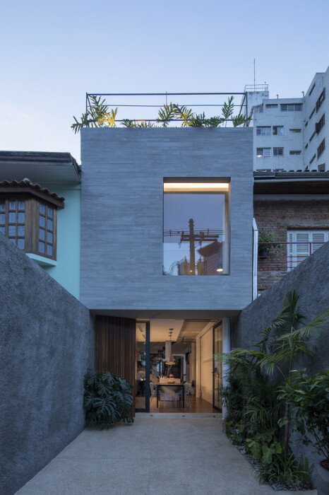 Бразильские архитекторы превратили узкий и полуразваленный дом в современное жилище интерьер и дизайн,ремонт и строительство