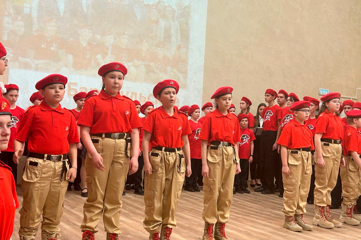 Более 40 школьников Алтайского края вступили в ряды военно-патриотического движения «Юнармия»