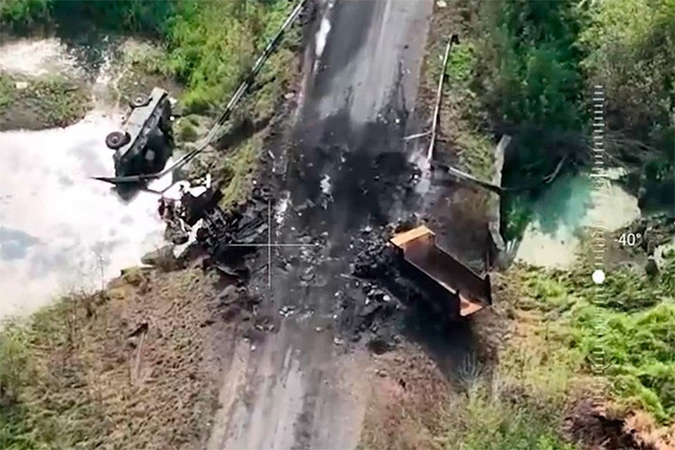    В сети появилось видео с «дороги смерти» ВСУ в Курском приграничье. Кадр видео