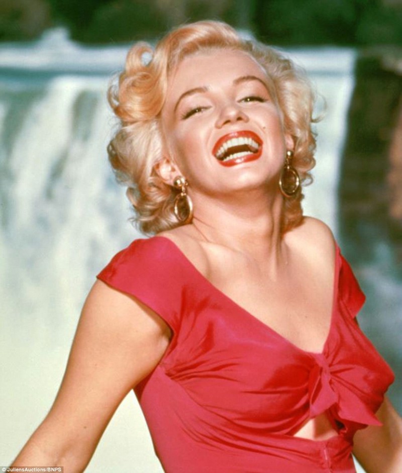 Рекламная фотосессия блондинки для фильма "Ниагара", 1952 год аукцион, мэрилин монро, фотография
