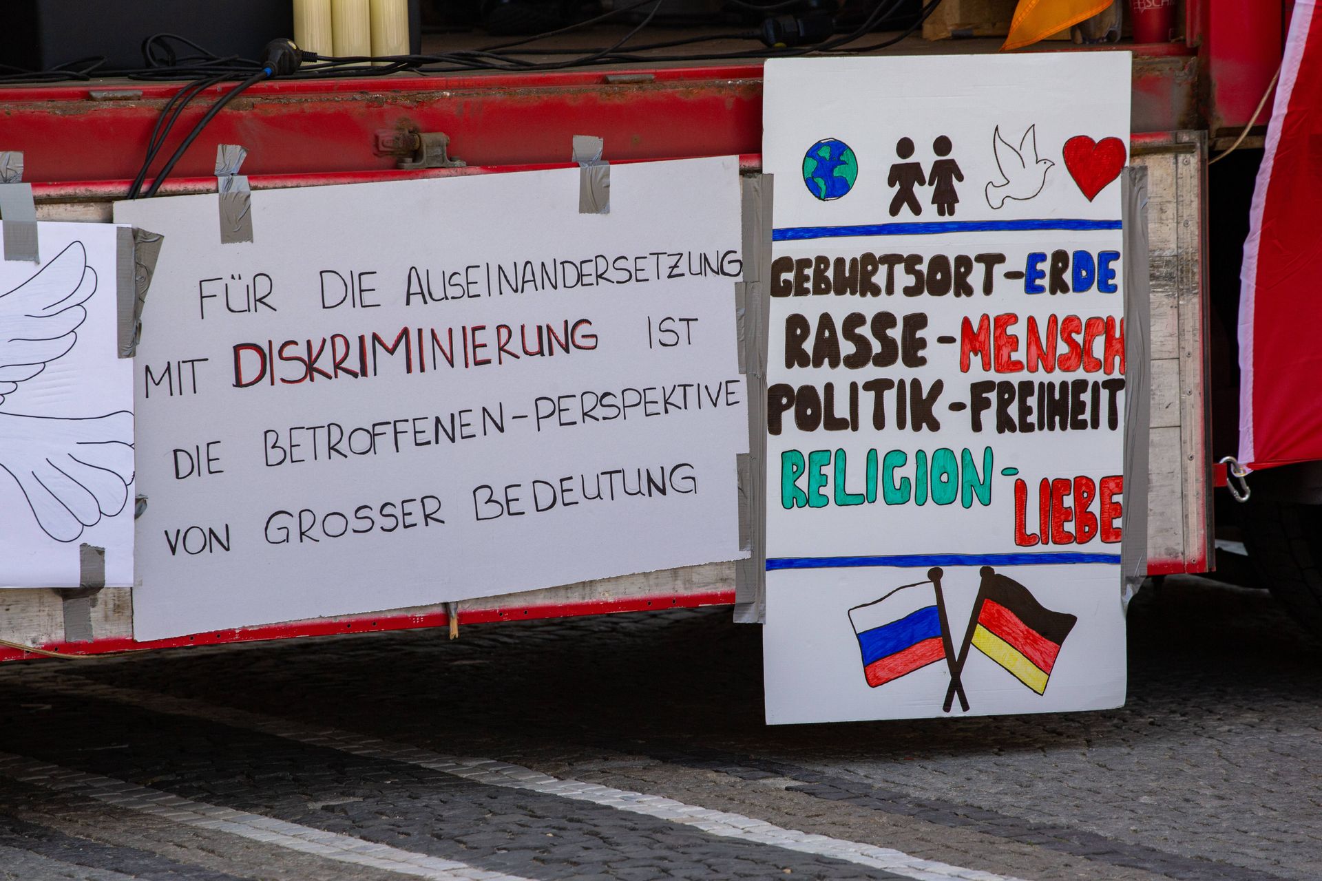 Опрос показал, кого немецкая молодежь винит в конфликте на Украине Опрос показал, кого немецкая молодежь винит в конфликте на Украине Весь мир