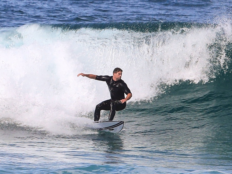 Водные процедуры: Лиам Хемсворт проводит время на пляже с девушкой Габриэллой Брукс и братом Крисом Водные процедуры: Лиам Хемсворт проводит время на пляже с девушкой Габриэллой Брукс и братом Крисом Звезды,Звездные пары