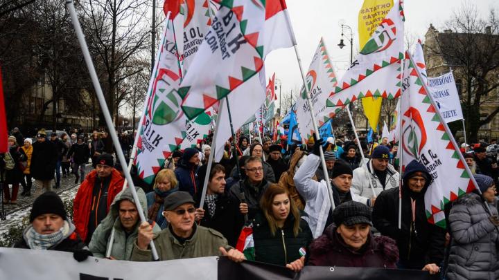 В Венгрии намерены узнать мнение граждан о санкциях против России