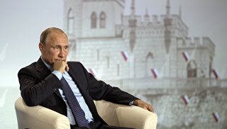 Президент РФ Владимир Путин на пленарном заседании регионального Форума действий Общероссийского народного фронта в Ялте. 26 октября 2016