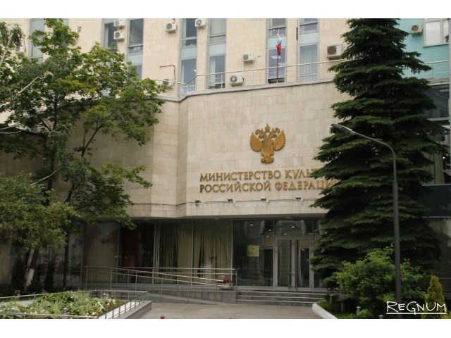 В чьих руках «традиционные ценности» России? В чьих руках «традиционные ценности» России? россия