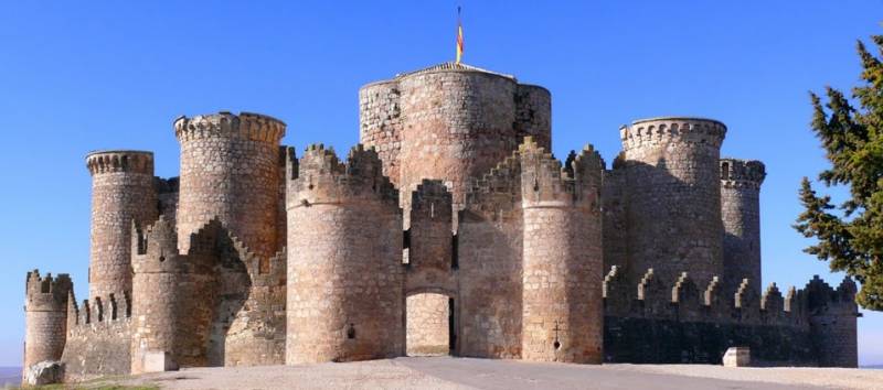 Бельмонте: замок специально для кино история