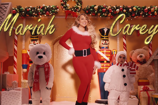 Мэрайя Кэри выпустила новый клип на культовую песню All I Want for Christmas Is You