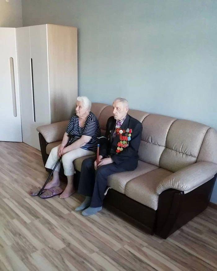 Мужчина бесплатно делает ремонты для пенсионеров и ветеранов войны благотворительность,ремонт