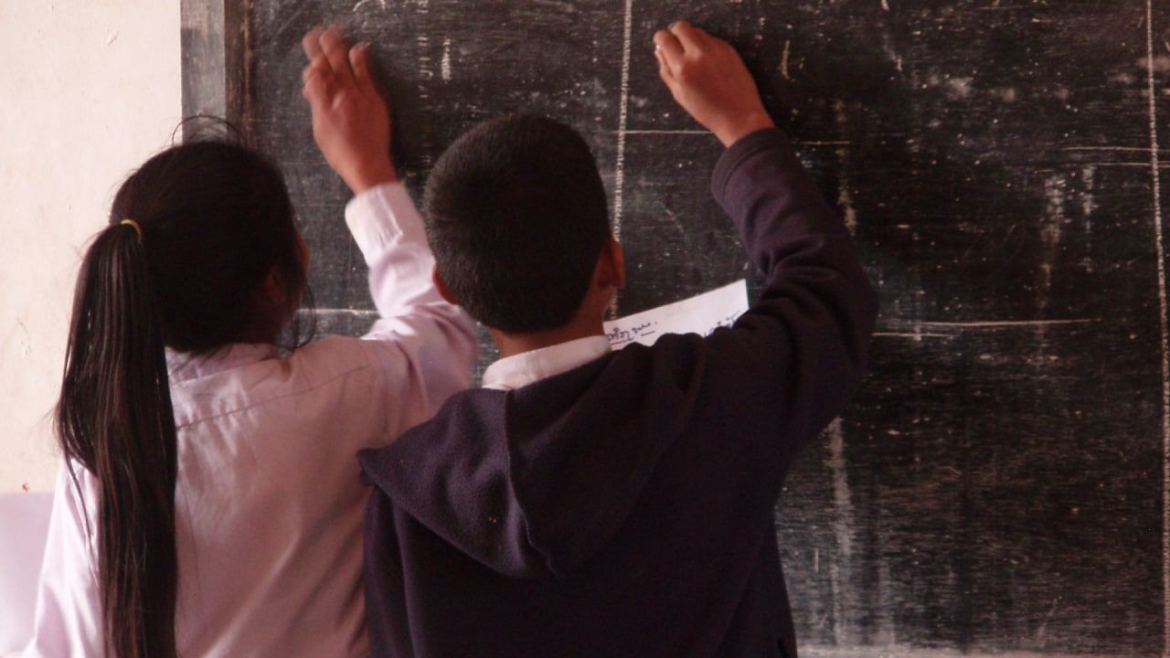 Mirror: преподаватели из Британии жертвуют еду и одежду своим ученикам