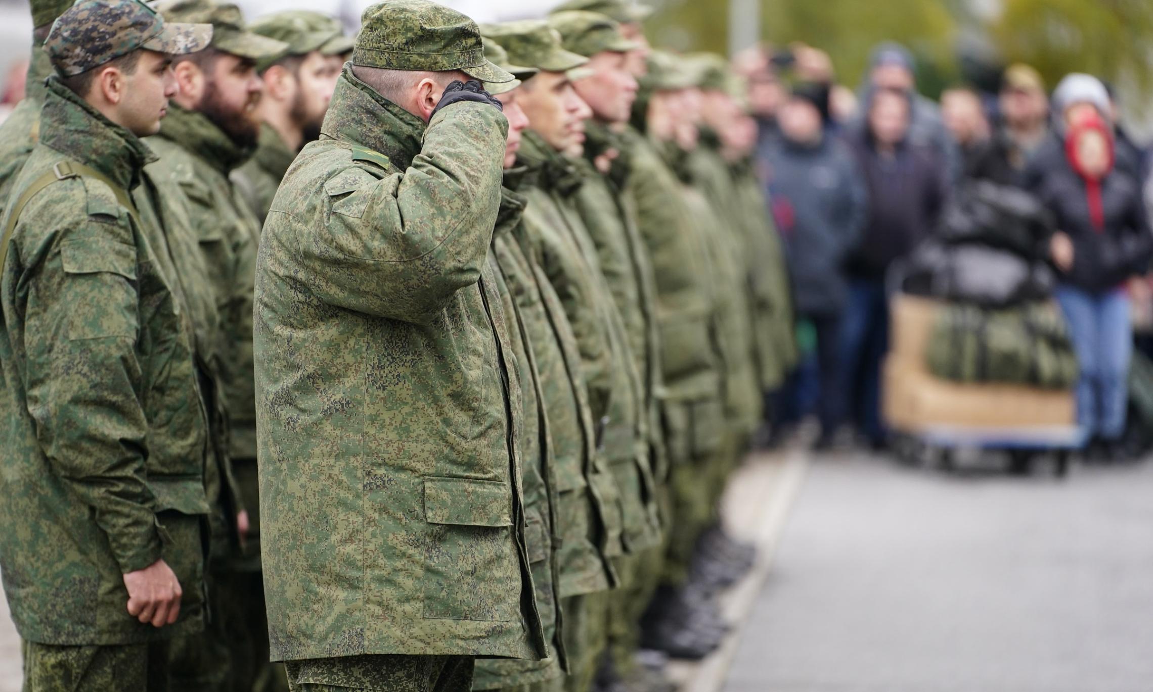 Мобилизация в августе. Мобилизация. Военнослужащий. Мобилизация картинки.