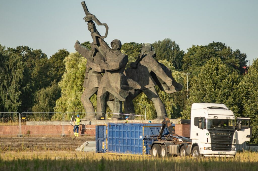 Памятники в латвии