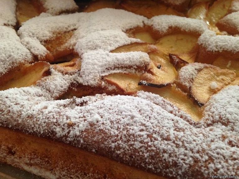 Бисквит с ЯБЛОКАМИ