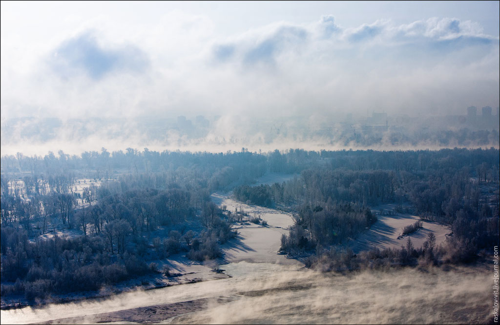 Высотный Красноярск Красноярска, больше, Красноярск, около, берег, почти, более, видно, комплекс, в районе, feelekЖилой, «Перья», и парящий, туман, Енисеем Енисей, Виной, перестал, замерзать, Красноярская, ГЭС При