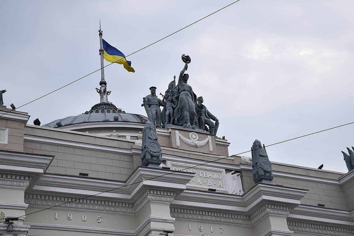 Бесславные ублюдки убивают Одессу