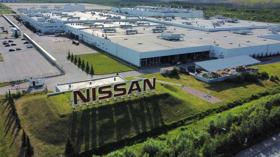 Экс-завод Nissan в России временно приостановил выпуск авто
