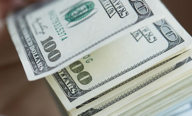 Мужчина поменял колесо старушке и ничего не взял. Только дома он понял, что судьба его все равно отблагодарила Культура