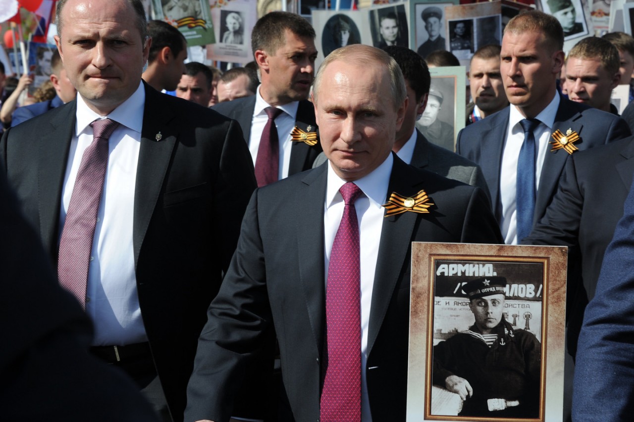 Путин принял участие в «Бессмертном полку» в Москве 