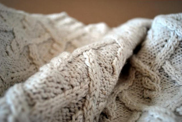 Новая жизнь старых вещей: 17 уютных вещей из старого свитера