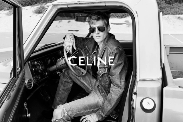 Сын Синди Кроуфорд Пресли снялся в рекламной кампании аромата Celine бренда, Гербер, Celine, супермодели, Слиман, пустыне, калифорнийской, машине, путешествует, ролике, директор, французского, группы, креативный, выступил, видео, чернобелого, ночногоРежиссером, использования, песню