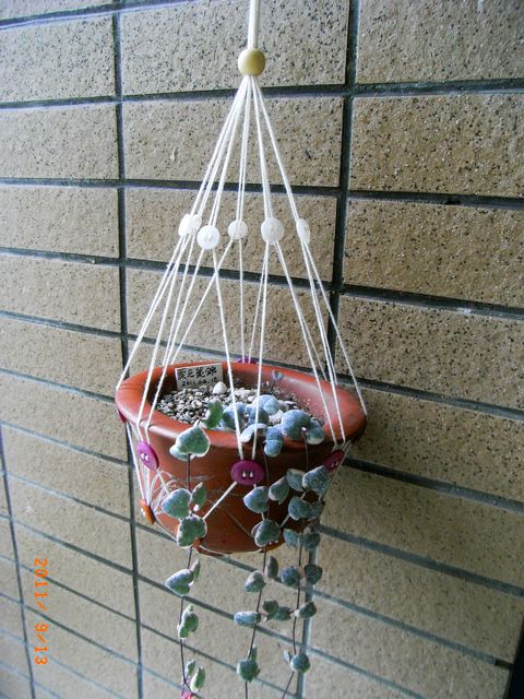 Поделки для интерьера. Столик из банок и кашпо из ниток Поделки для интерьера. Столик из банок и кашпо из ниток идеи