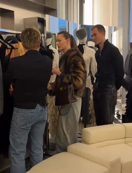 Оксана Самойлова, Елена Перминова и Кристина Романова встретились на Неделе моды в Париже Самойлова, Париже, Елена, Анциферов, Кристина, Влада, Перминова, Романова, презентации, который, СамойловаОксана, Оксана, ПерминоваОксана, бренда, коллекции, новой, нулевых, дизайнер, рамках, Даниил