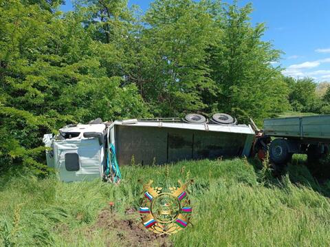 41-летний водитель фургона погиб в столкновении с КамАЗом на Кубани