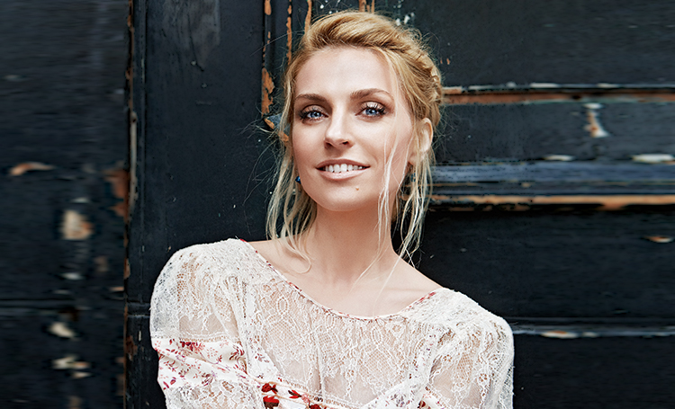 Александра Савельева поделилась первым фото с сыном