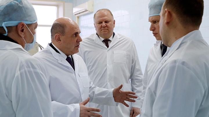 "Денег нет, но вы держитесь": Как Мишустин переиграл Медведева