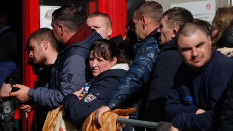 Украинские беженцы в Греции ищут средства к существованию