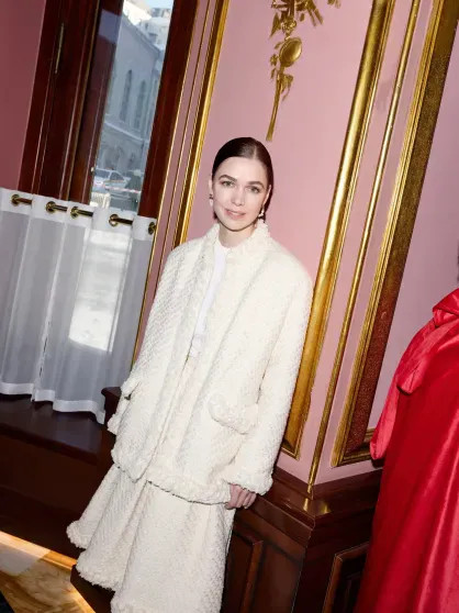 Алёна Ахмадуллина, Наташа Королёва и Алексей Жидковский на масленичных гуляньях 