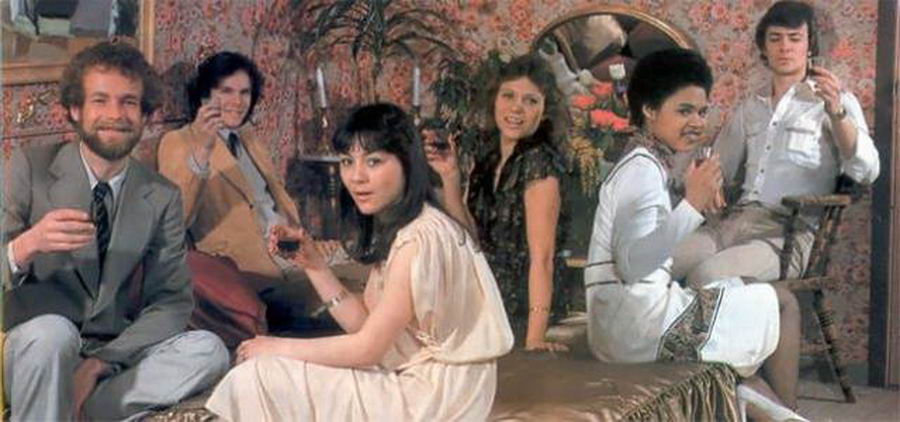 33 фотографии, которые показывают, как люди проводили вечеринки в 1970-х 33 фотографии, которые показывают, как люди проводили вечеринки в 1970-х