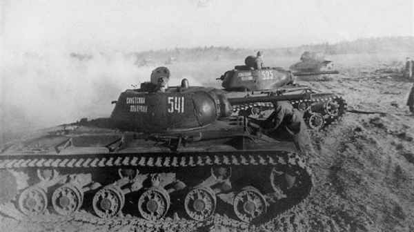 Экипаж "Клима Ворошилова" расстрелял 22 танка в одиночку