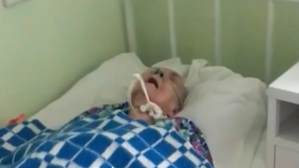 "Привязали и не лечат": челябинка обеспокоена видом бабушки в больнице