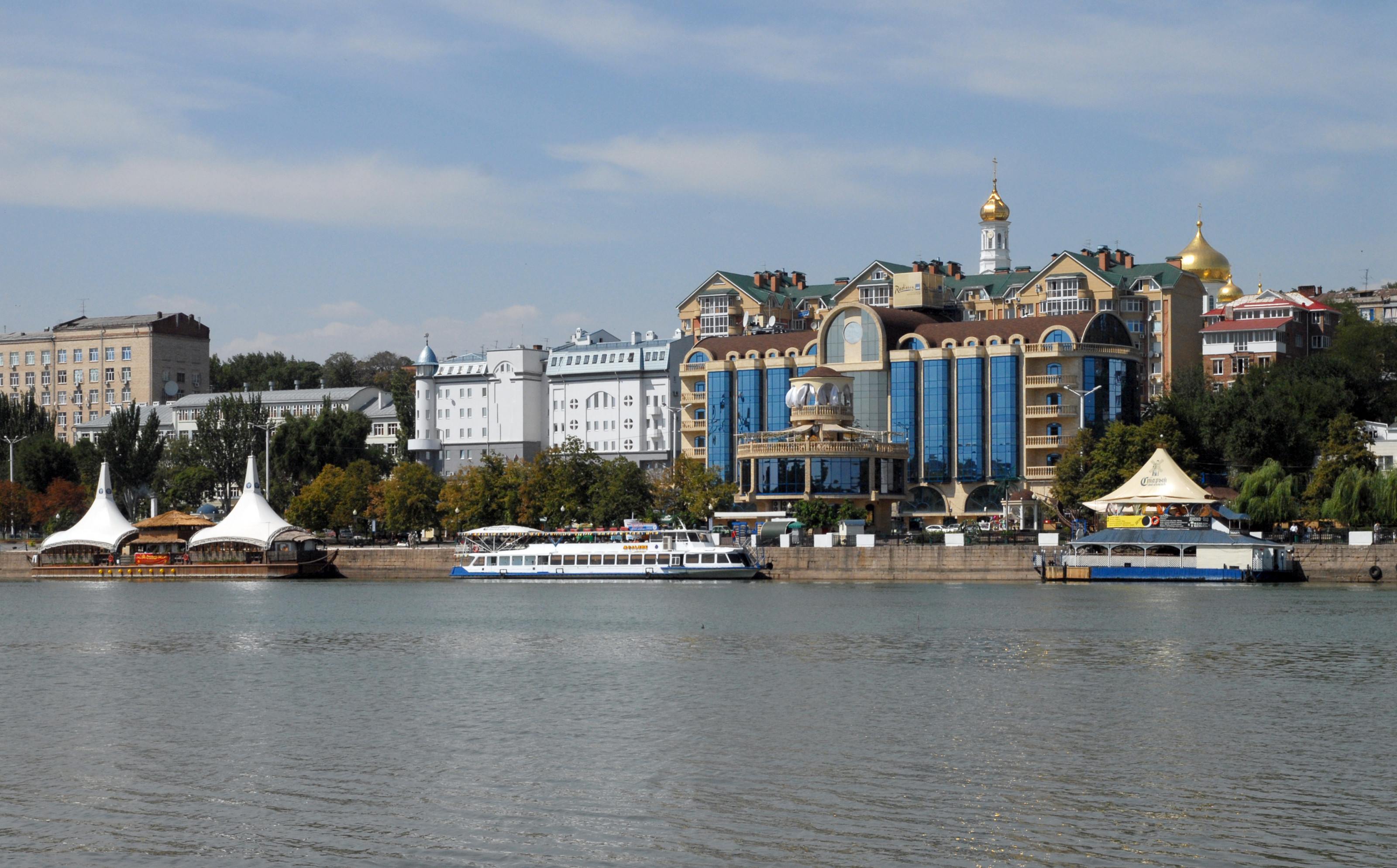 Ростов на дону набережная фото. Набережная реки Дон Ростов-на-Дону. Город Ростов на Дону набережная. Донская набережная, Ростов-на-Дону. Панорама набережной Ростова на Дону.