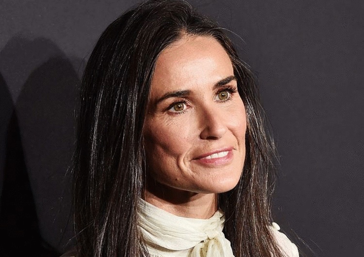 Без ретуши и фотошопа: реальные фото 20 звёзд после 50-ти Без ретуши и фотошопа: реальные фото 20 звёзд после 50-ти