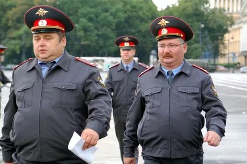 В Таджикистане уволили пузатых милиционеров (и гаишников тоже)