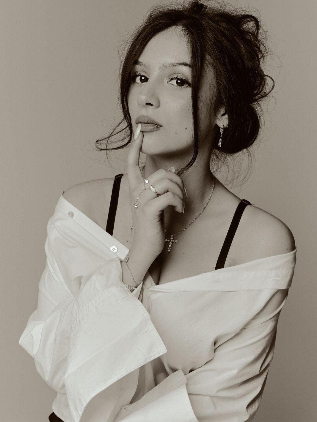 Стас Михайлов поделился редкими фото старшей дочери — поклонники певца сражены красотой девушки Михайлов, похожа, Андрей, Иванны, дочери, Иванна, отношений, также, Очень, социальные, младшая, после, красивая, мужем, образе, Канчельскис, очень, Беллуччи, женой, Михайлова