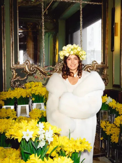 Алёна Ахмадуллина, Наташа Королёва и Алексей Жидковский на масленичных гуляньях 