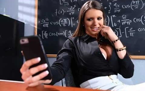 Развратная училка: преподавательницу арестовали за секс с тремя старшеклассниками Развратная училка: преподавательницу арестовали за секс с тремя старшеклассниками