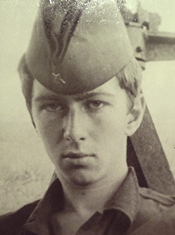 25 армейских снимков наших звёзд. Узнаёте?