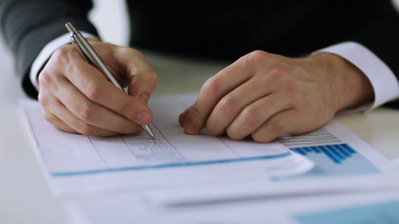 Начальство не замечало, что сотрудник завода 10 лет бездельничал на работе Начальство не замечало, что сотрудник завода 10 лет бездельничал на работе