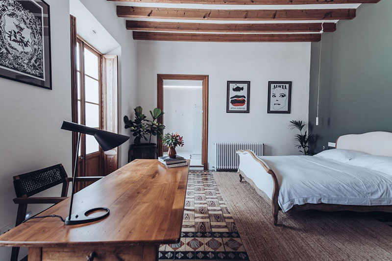 Прекрасный таунхаус на Майорке, который не утратил своего исторического обаяния Прекрасный таунхаус на Майорке, который не утратил своего исторического обаяния бассейн,интерьер и дизайн,Испания,каменный дом,Майорка,средиземноморский стиль,таунхаус