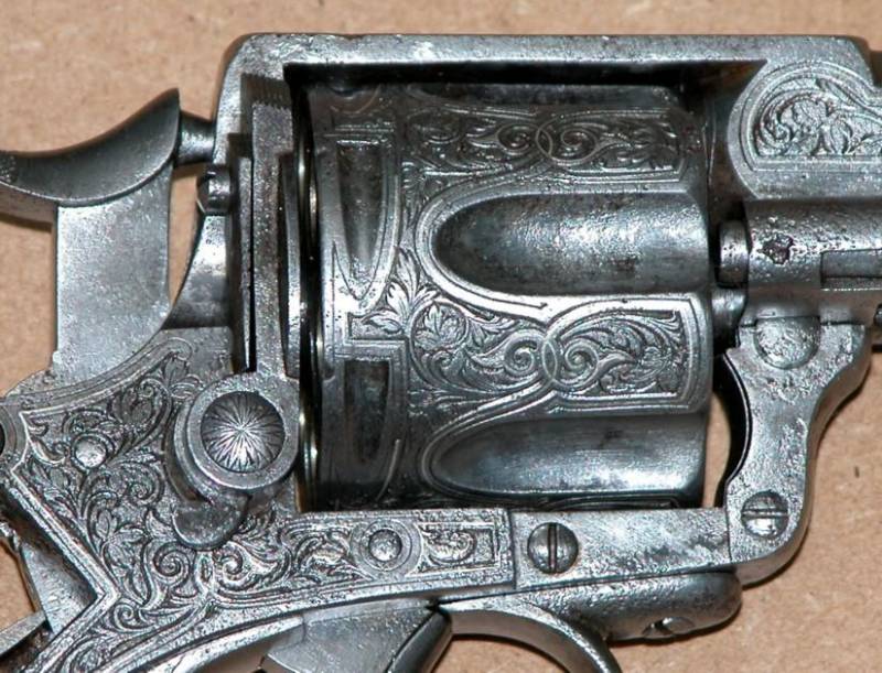 Украшенные револьверы Украшенные револьверы оружие
