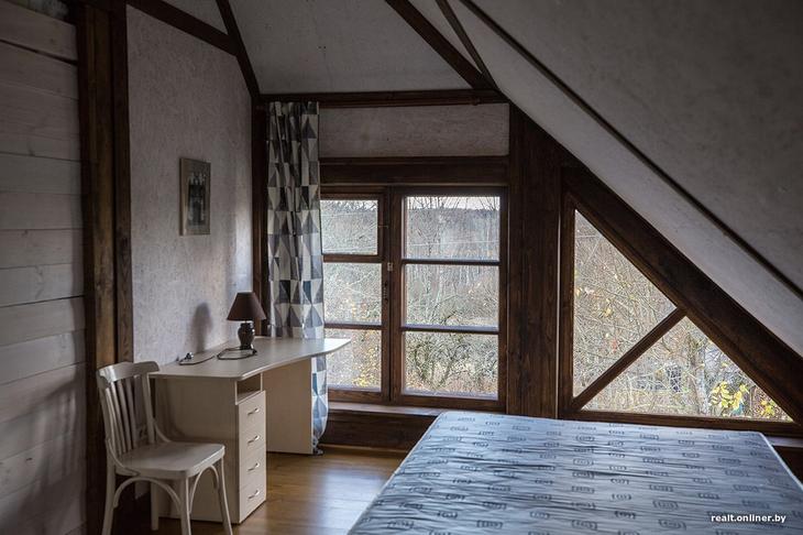 «Вложил сюда все свои сбережения». Как один человек возрождает деревню на Голубых озерах 