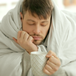 Как лечиться при омикроне: памятка для заболевших