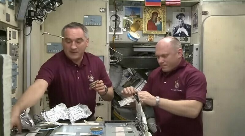 Видео: как выглядит завтрак космонавтов