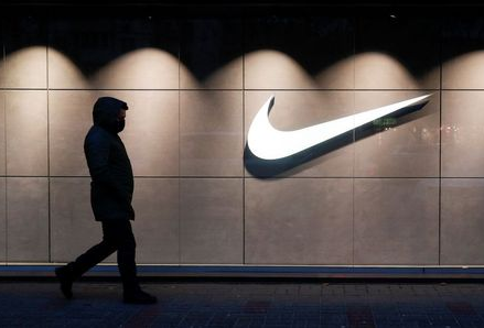 A man wearing a protective face mask amid the outbreak of the coronavirus disease (COVID-19) walks past a Nike brand store central in Kyiv, Ukraine December 10, 2020. REUTERS/Valentyn Ogirenko